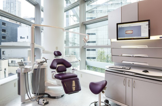 虎ノ門ヒルズ龍クリニック歯科は歯の治療専門の手術室も完備しております